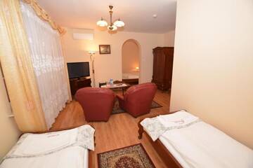 Фото номера Трехместный номер (для 3 взрослых) Отель Hotel Gracja г. Гожув-Велькопольски 2
