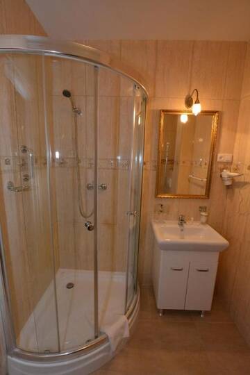 Фото номера Трехместный номер (для 3 взрослых) Отель Hotel Gracja г. Гожув-Велькопольски 6