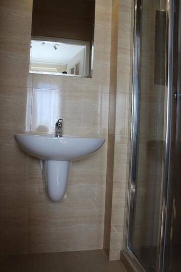 Фото номера Двухместный номер с 2 отдельными кроватями Отель Hotel Huzar г. Гожув-Велькопольски 10