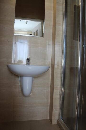 Фото номера Двухместный номер с 2 отдельными кроватями Отель Hotel Huzar г. Гожув-Велькопольски 17