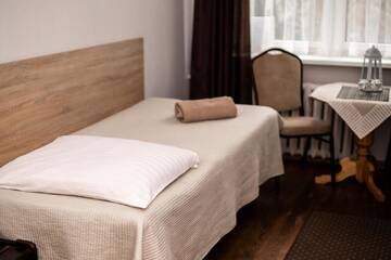 Фото номера Двухместный номер с 2 отдельными кроватями Отель Hotel Huzar г. Гожув-Велькопольски 5